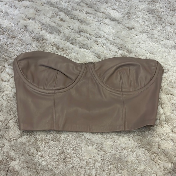 Corset - Picture 1 of 2